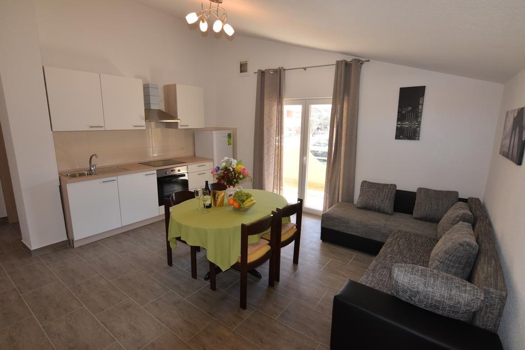 Apartments Batarilo Biograd Na Moru Eksteriør billede