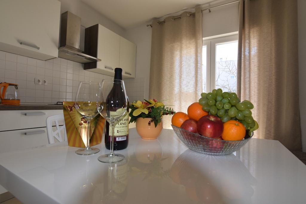 Apartments Batarilo Biograd Na Moru Eksteriør billede
